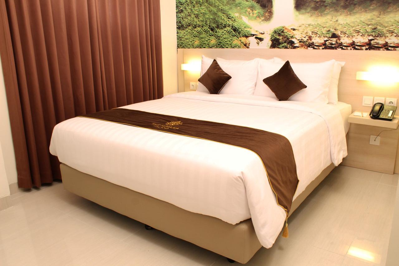 The Himana Malang Hotel Exterior photo